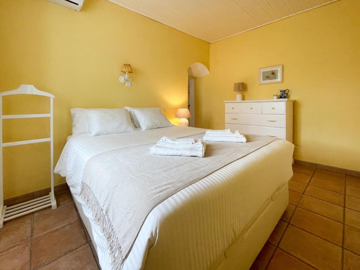 Charming Countryside Home With Fireplace & Patio アルコーティン エクステリア 写真